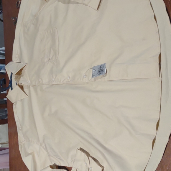 NWT Men Dress Shirt Size XL by Dockers... yellow 🟡 - Picture 1 of 8